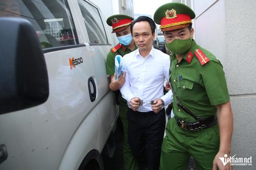 Bị hại trong vụ án Trịnh Văn Quyết được đền bù bao nhiêu tiền cho 1 cổ phiếu?