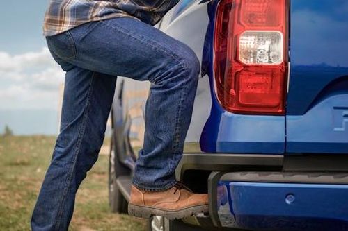 Bậc lên xuống thùng xe Ford Ranger được thiết kế xuất phát từ ý tưởng của khách hàng