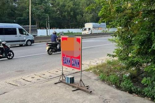 Quán mở bán cả tuần mà chưa có khách, dân tình nhìn bảng hiệu liền hiểu lý do