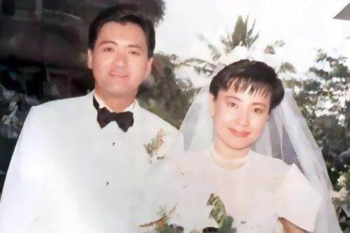 Nam diễn viên đào hoa cưới vợ kém sắc, giao quyền quyết định tài sản hơn 17.000 tỷ đồng
