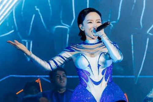 Tóc Tiên 'chỉnh' cách xưng hô của khán giả