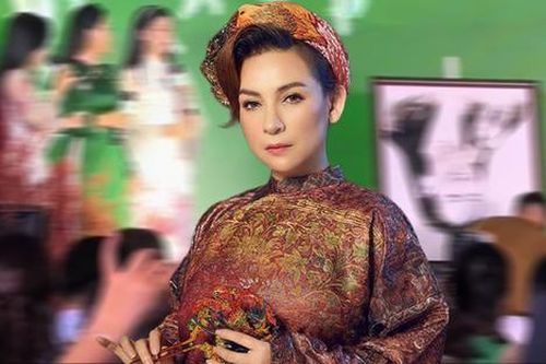 Xúc động hình ảnh Phi Nhung trong tiết mục của ba con gái nuôi