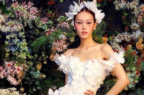 Chung Thanh Phong giới thiệu 80 bộ váy cưới lấy cảm hứng từ giấc mơ