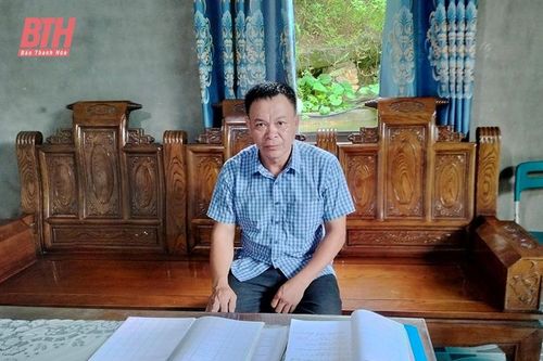 Bí thư bản Lốc vận động bà con xây dựng nông thôn mới