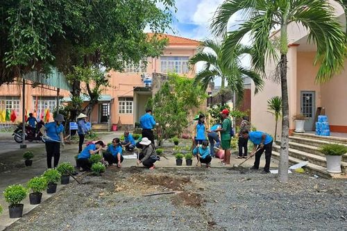 Thi đua chào mừng tái thành lập huyện Tri Tôn bằng 40 công trình, phần việc
