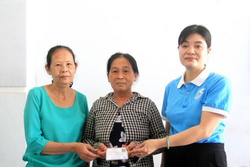 Phụ nữ có hoàn cảnh khó khăn ở Diên Khánh: Được hỗ trợ mua bảo hiểm y tế