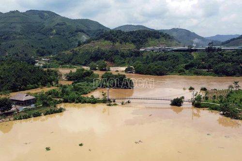 Lũ trên sông Chảy dâng cao gây thiệt hại cho nhiều hộ dân