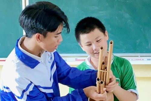 Đảng viên K'Thư - học giỏi, yêu văn hóa Mạ