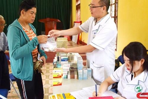 Khám, tư vấn, phát thuốc miễn phí cho nhân dân xã Tông Cọ