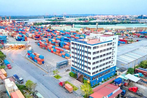 Người nhà Chủ tịch Xếp dỡ Hải An muốn gom thêm 2 triệu cổ phiếu HAH