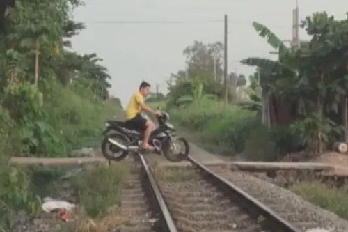 Vẫn tồn tại gần 3.300 lối đi tự mở, đường ngang