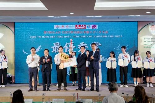 Quán quân Cuộc thi Hùng biện tiếng Nhật: 'Con chỉ thất bại khi con ngừng cố gắng mà thôi!'