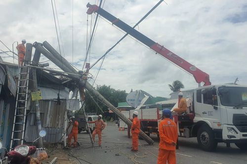 Cảnh báo nguy cơ mất an toàn điện mùa mưa bão