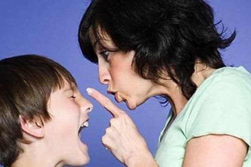 Khi nuôi dạy con trai cha mẹ thường mắc 6 lỗi không đáng có này
