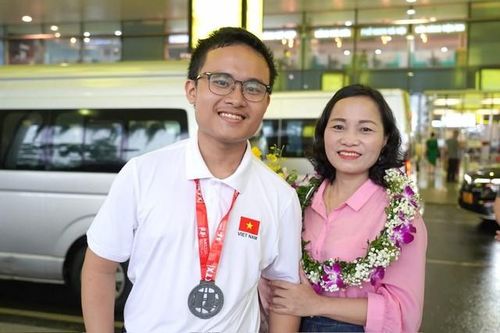 Hành trình giành Huy chương Bạc Olympic Toán quốc tế của 'thần đồng' Hà Tĩnh