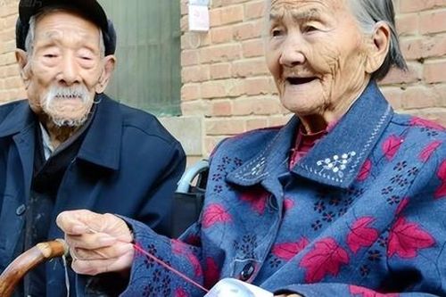 Cặp vợ chồng thọ 100 tuổi nhờ chăm ăn 1 loại vỏ giúp hạ đường huyết, vứt đầy ngoài chợ Việt