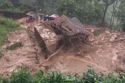 3 người thương vong do sạt lở đất ở Hà Giang