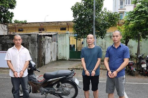 Bắt 3 đối tượng người nước ngoài liên tiếp đột nhập các công ty trộm tài sản