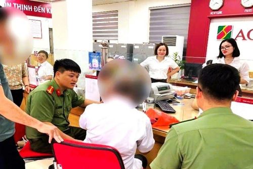 Bắc Giang: Kịp thời ngăn cụ ông 86 tuổi chuyển tiền tiết kiệm cho đối tượng lừa đảo