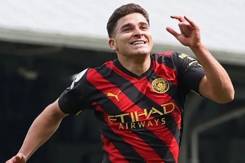 Man City sẽ bán Alvarez với giá kỷ lục