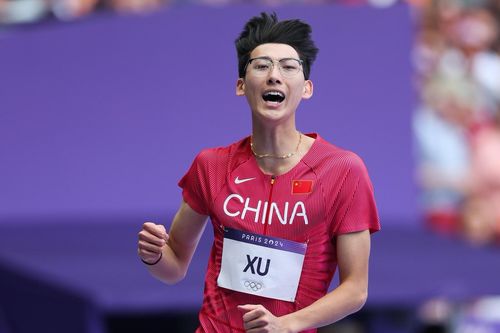 VĐV điền kinh đeo kính tạo hiện tượng ở Olympic 2024