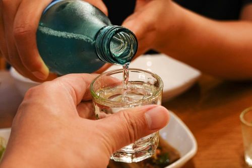 Đang uống rượu, 8 người phải đi cấp cứu