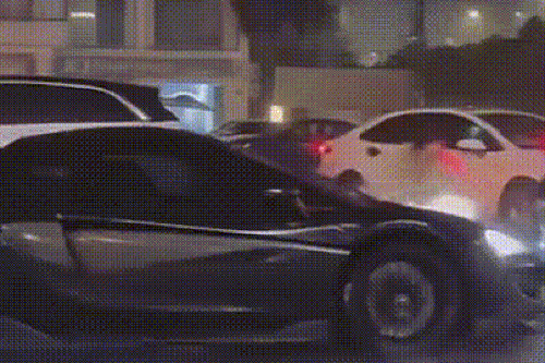 Không người lái trên xe, siêu xe McLaren tông vào Maybach GLS
