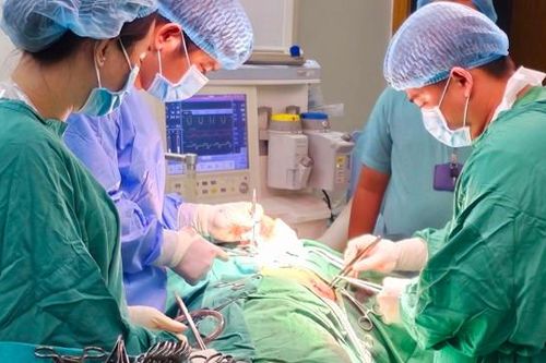 Suýt mất mạng vì ngăn cản em gái đi chơi với người yêu
