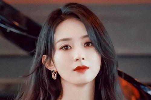 Triệu Lệ Dĩnh 'rinh' giải Bách Hoa, ngày càng chứng tỏ là 'của hiếm' trong C-biz