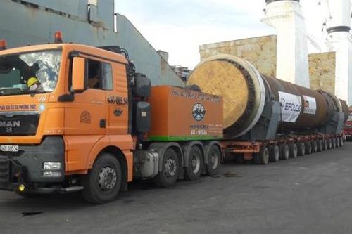 Xe quá khổ, quá tải phải có cảnh báo cho người, phương tiện tham gia giao thông khác