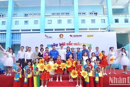 500 thiếu nhi vẽ sắc màu tình nguyện