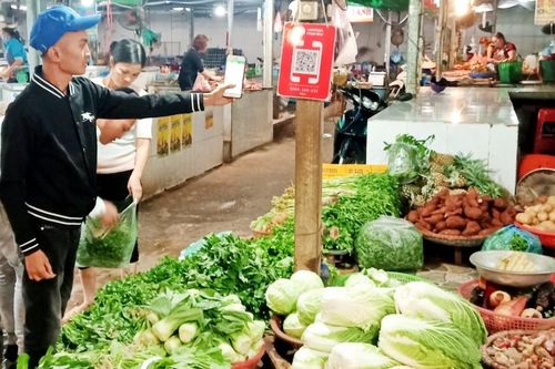 Thanh toán không dùng tiền mặt ở chợ nông thôn Thái Nguyên