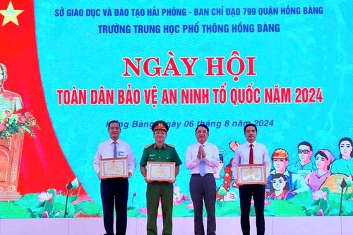 Sôi nổi 'Ngày hội toàn dân bảo vệ an ninh Tổ quốc năm 2024' trong trường học