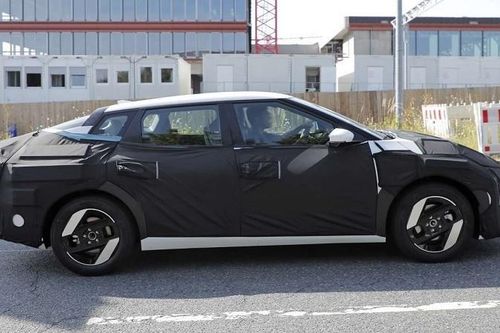 Sedan điện đầu tiên của nhà Kia lộ diện trên đường phố