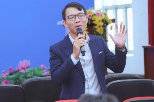 Bạn trẻ cần trang bị 'vaccine số' trong thế giới ngày càng phụ thuộc vào AI