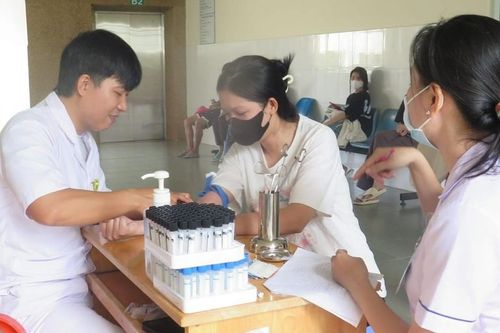 Nhiều trung tâm y tế gian nan tuyển bác sĩ