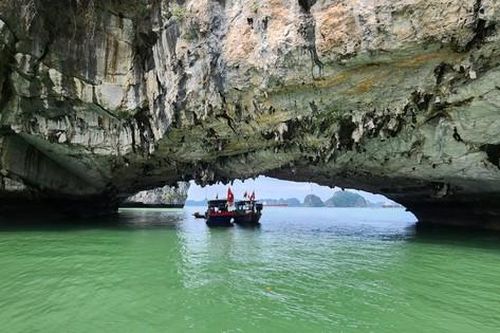 Chiêm ngưỡng cổng làng cổ 'độc nhất vô nhị' ở Việt Nam