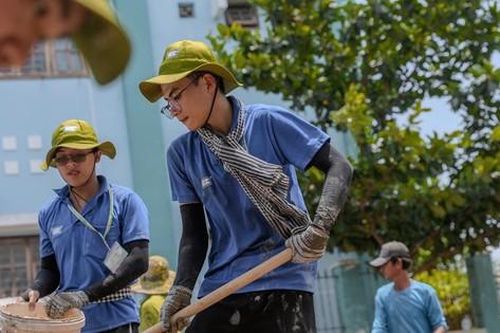 Tuổi trẻ TPHCM làm mới, sửa chữa hàng trăm công trình hạ tầng nông thôn