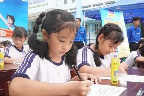 Sôi nổi Ngày hội Sắc màu với thiếu nhi Đồng Tháp