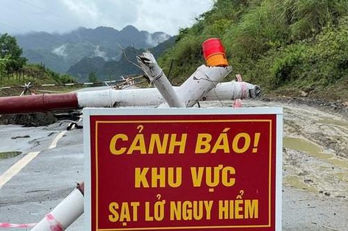 Hòa Bình công bố tình trạng khẩn cấp do sạt lở đất