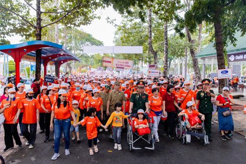 Hơn 5.000 người đi bộ 'Vì nạn nhân chất độc dioxin năm 2024'