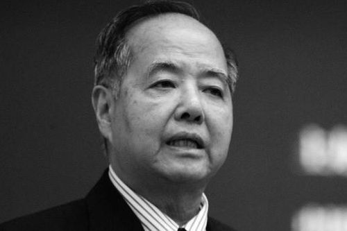 Giáo sư từng đoạt giải Nobel Vật lý ở tuổi 31 qua đời