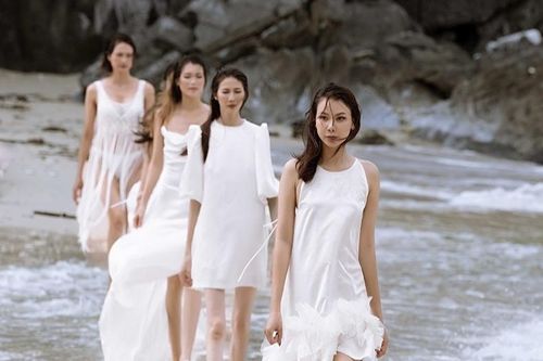 Khi bờ biển thành sàn diễn độc đáo