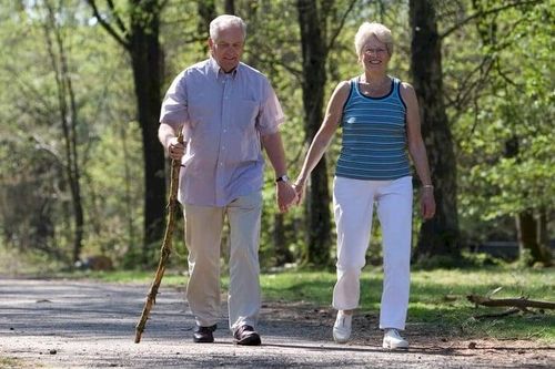 Nhìn dáng đi đoán bệnh tiềm ẩn cần đi khám ngay