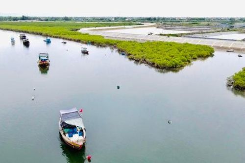 Qua 3 mùa mưa lũ, dự án đê 180 tỷ vẫn chưa 'thành hình'