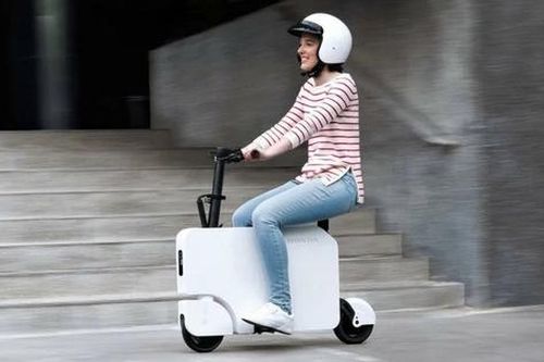 Nhật Bản siết chặt quản lý vali gắn động cơ