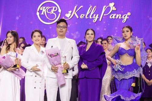 NTK Nguyễn Minh Tuấn cùng học trò tạo nên cơn sốt thời trang tại Nails Day 2024