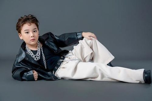 Mẫu nhí gây sốt mạng xã hội với bộ ảnh hóa thân thành 'idol Kpop'