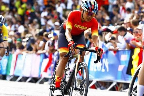 Olympic Paris 2024: Nguyễn Thị Thật bật khóc ngay trên đường đua khi nhìn thấy cờ Việt Nam