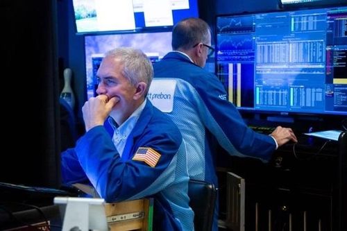 'Ngòi nổ' kích hoạt làn sóng bán tháo trên thị trường tài chính toàn cầu